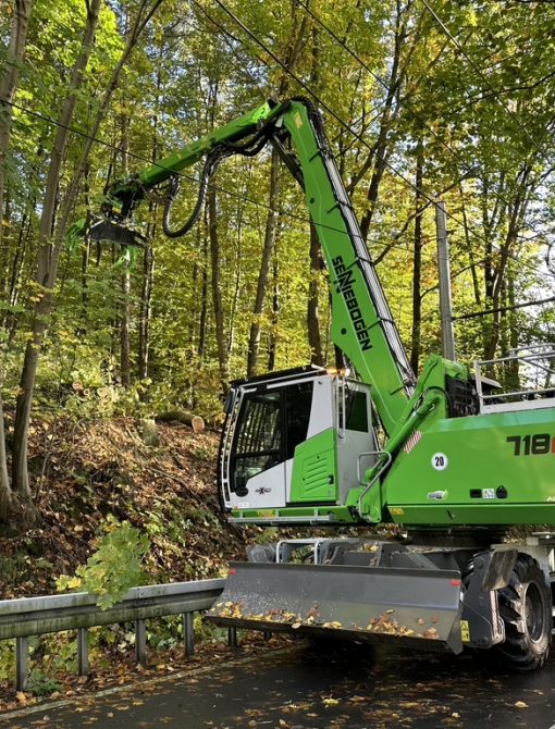 A6EFE96A-9D92-442D-A6CE-2F7BAAAE3AA9_1_105_c